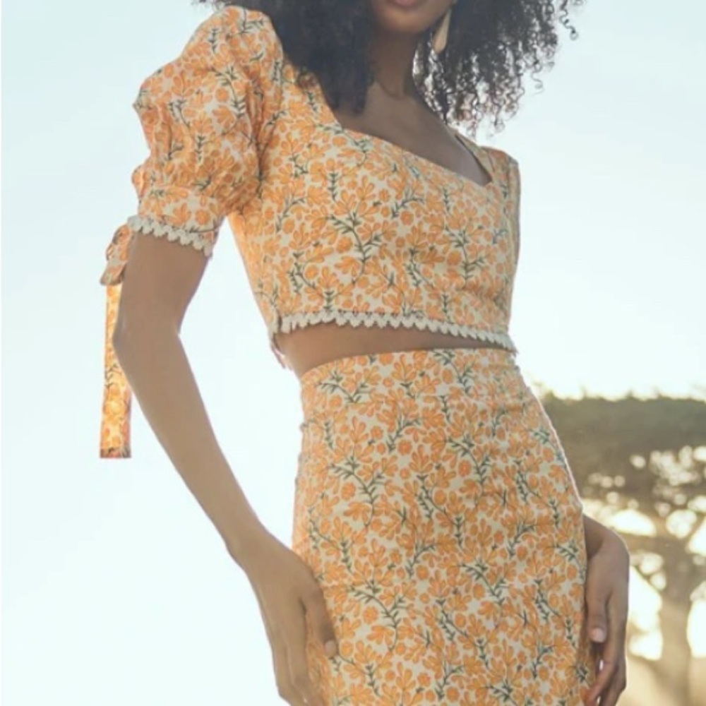NWT Eddy Designer Floral Yellow Crop Top - Picture 2 of 6